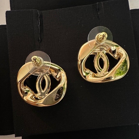 CHANEL 24A CHUNKY CC GOLD CRYSTAL & PEARL EARRINGS - Picture 5 of 7